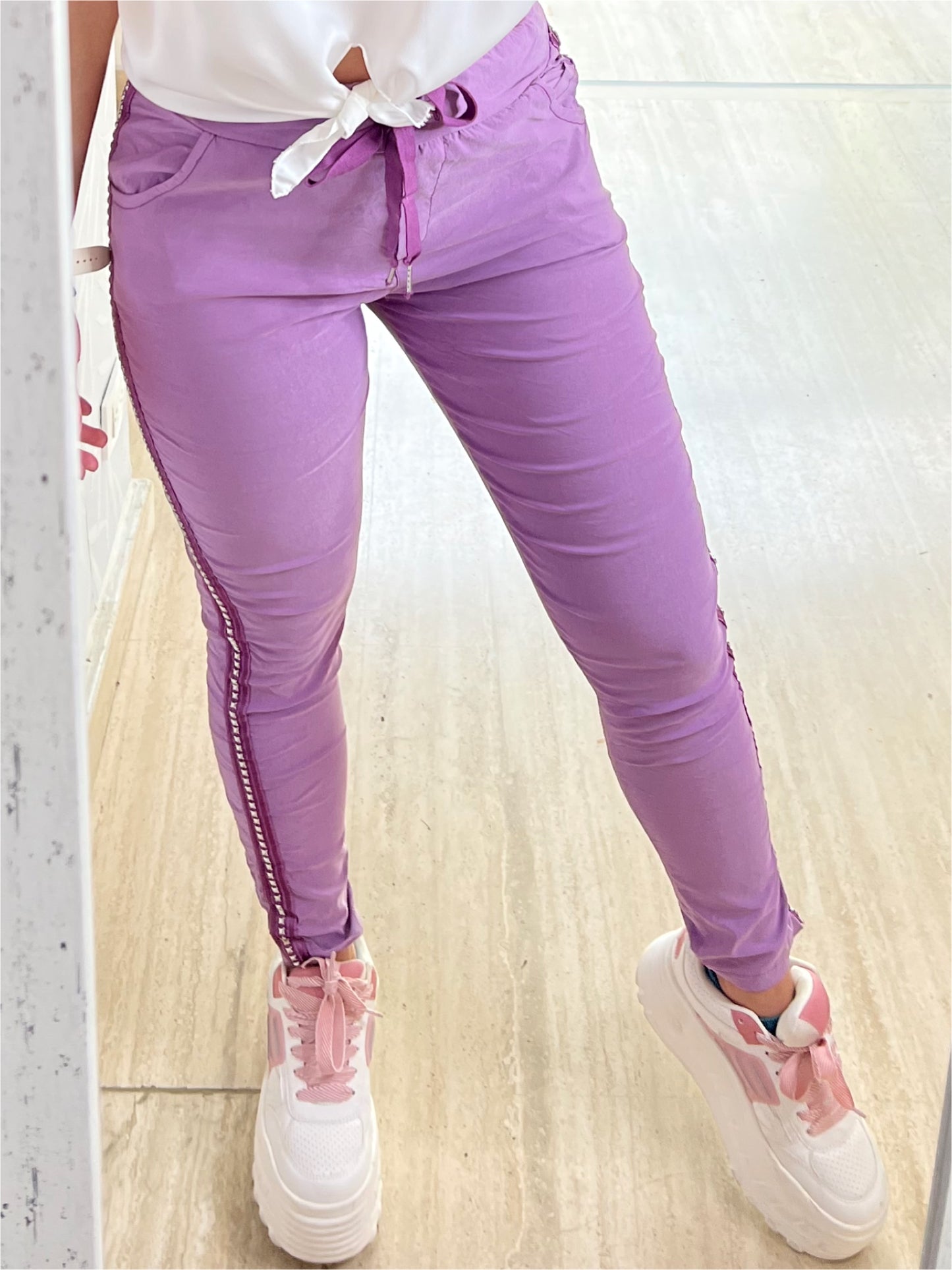 Jogger | Morado con tachuelas